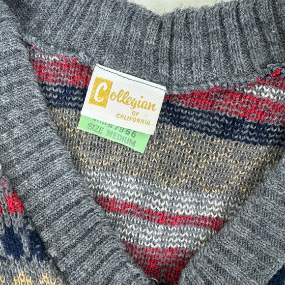 Collegian of California Fitted Grey Patterned Sweater Vest, Medium - Picture 3 of 5